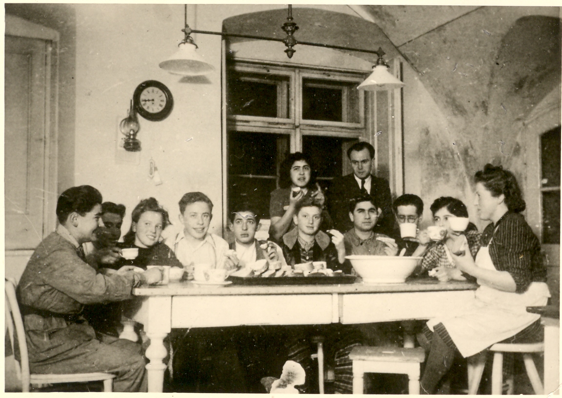 Židovská mládež ve Štiříně na podzim roku 1945
