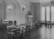Interiér Dětského domova H. Benešové v Olešovicích v r. 1946 – jídelna